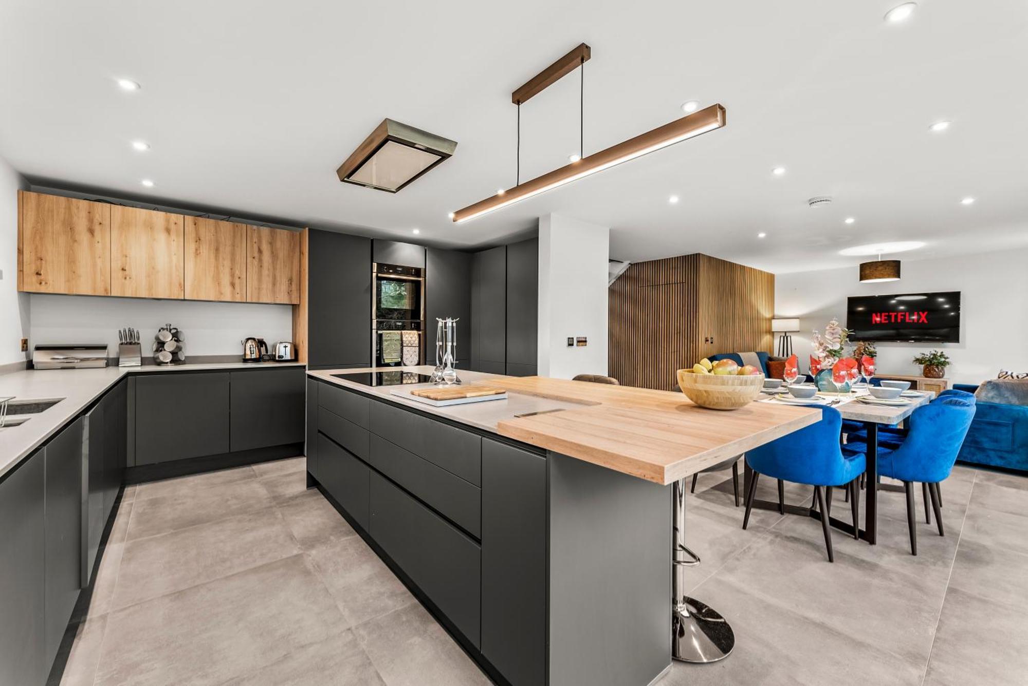 Elegant Retreat In Cheltenham - Garden & Parking Included 外观 照片
