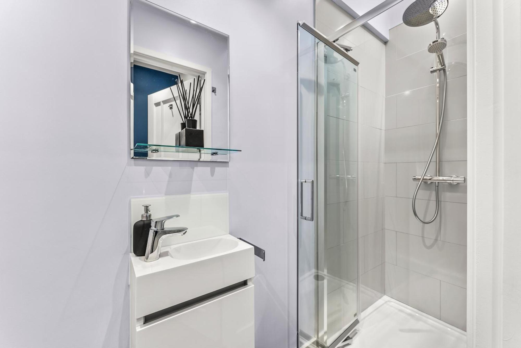 Elegant Retreat In Cheltenham - Garden & Parking Included 外观 照片