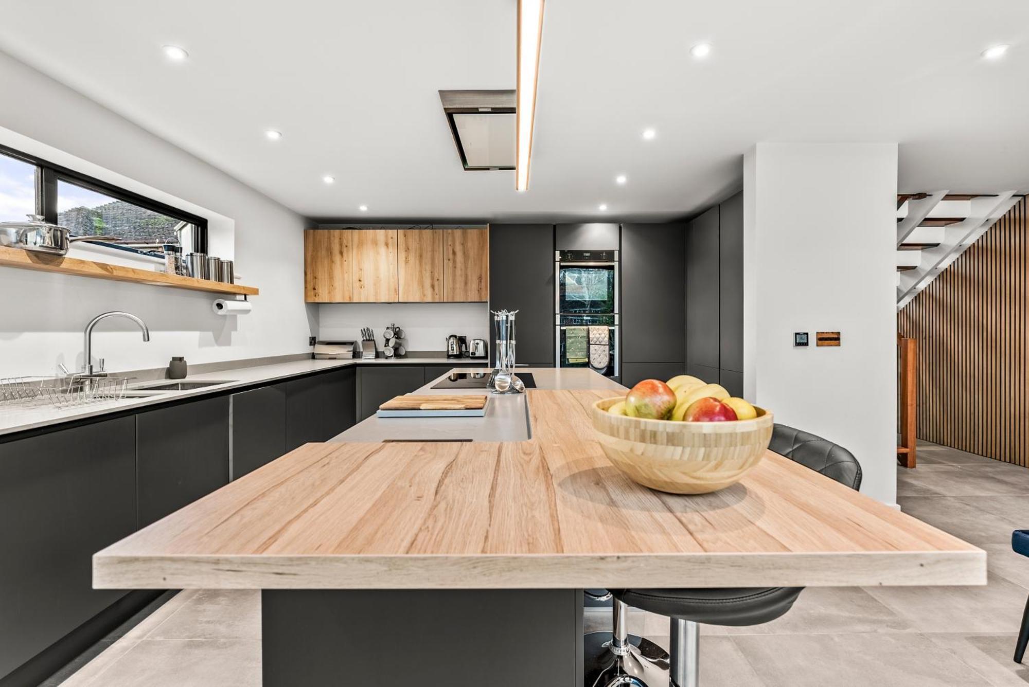 Elegant Retreat In Cheltenham - Garden & Parking Included 外观 照片