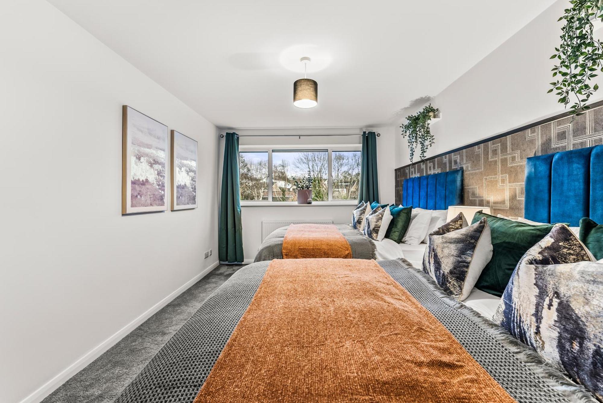 Elegant Retreat In Cheltenham - Garden & Parking Included 外观 照片
